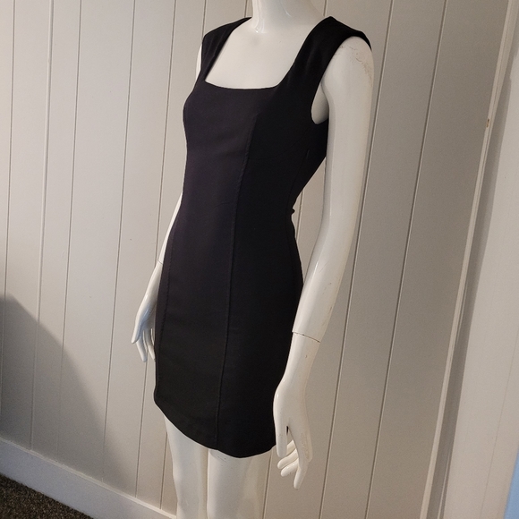 Zara black dress, structured bodycon with side zip - Picture 2 of 6